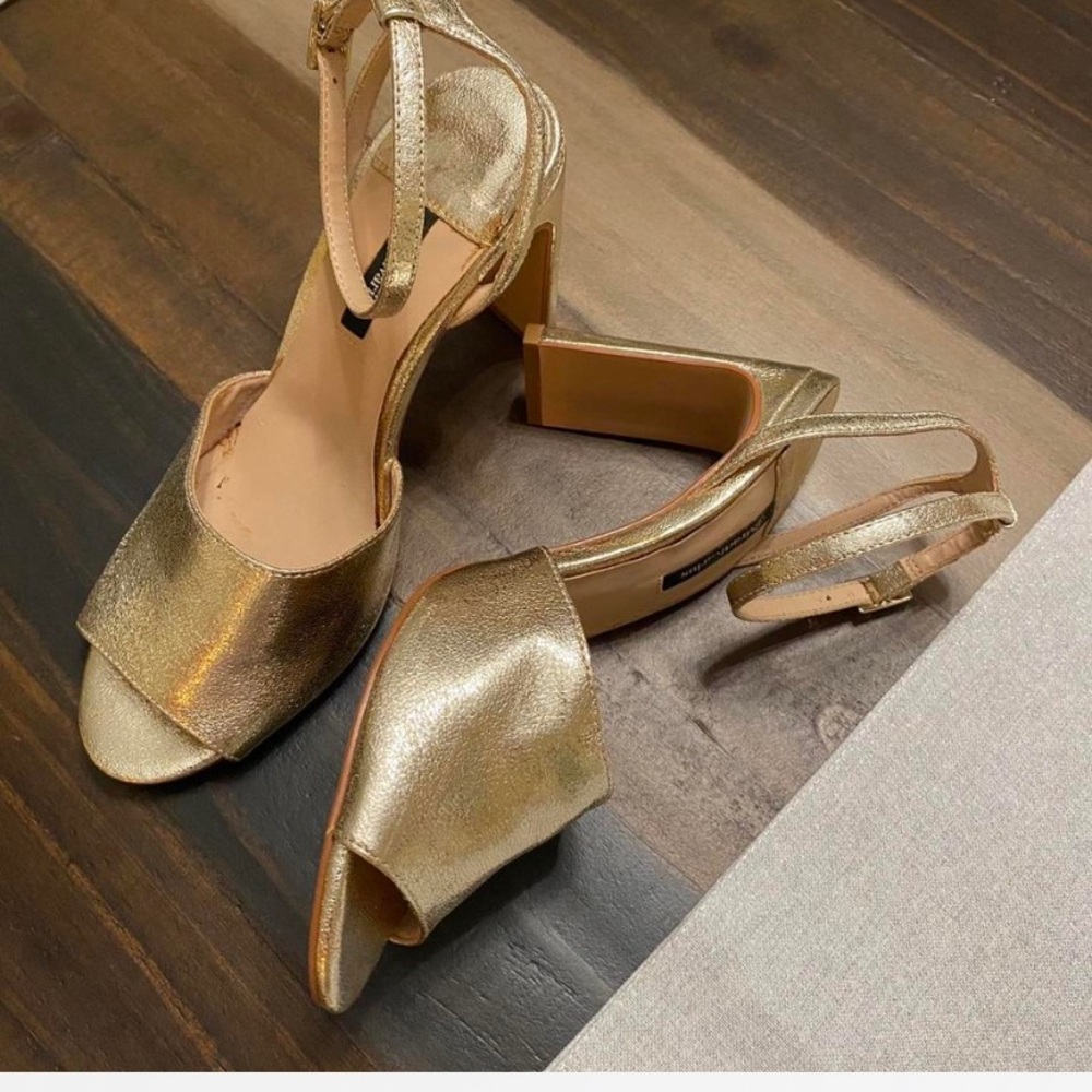 Gold high heel shoes - Picture 2 of 4